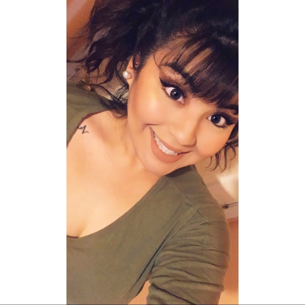 Meet your Posher, Yanira